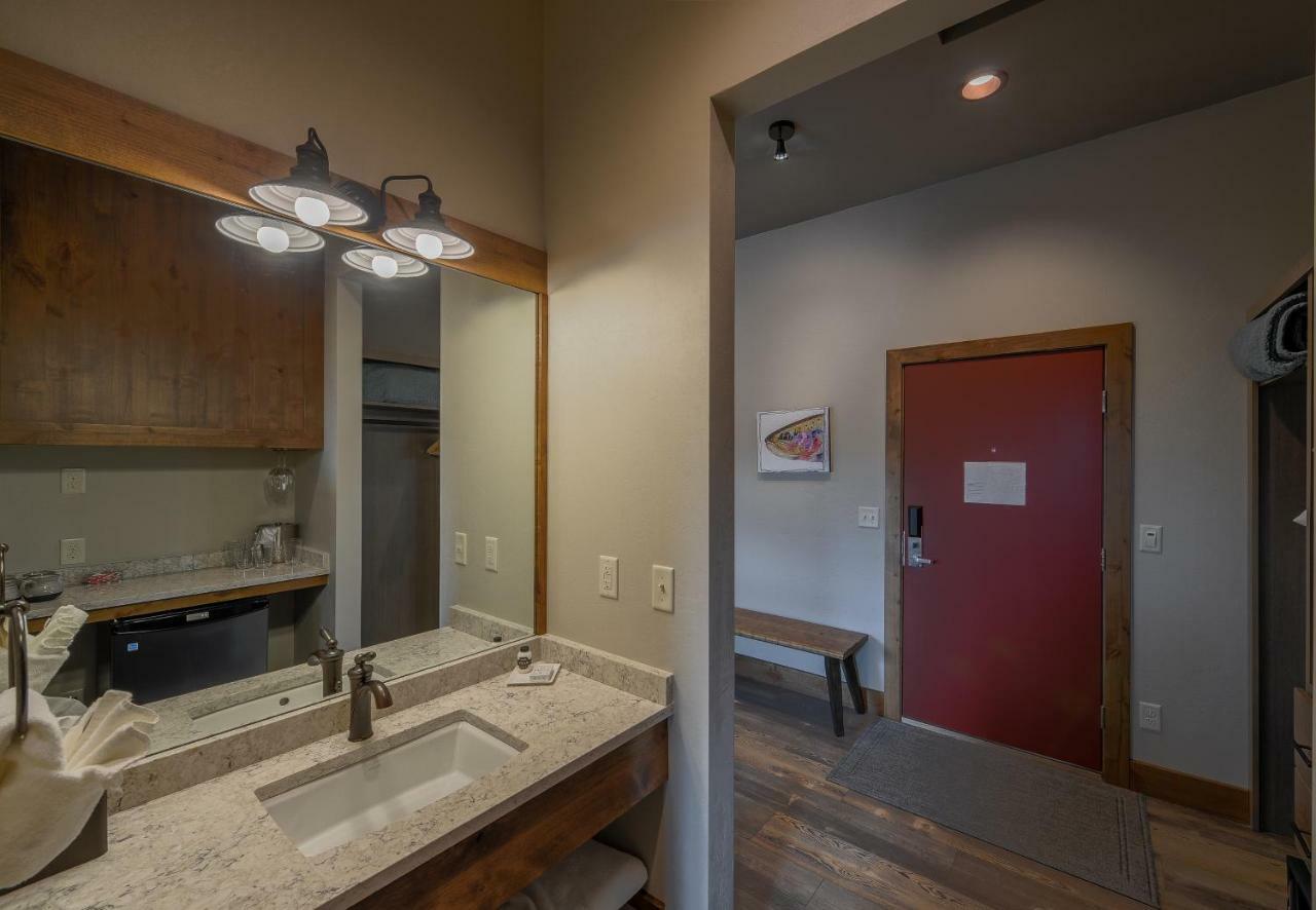 Golden Stone Inn West Yellowstone Extérieur photo
