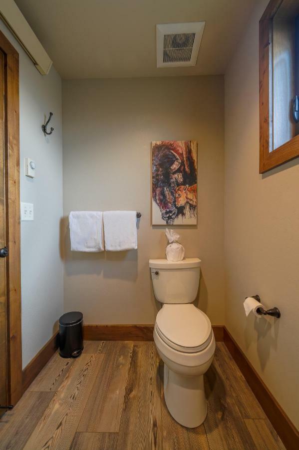 Golden Stone Inn West Yellowstone Extérieur photo