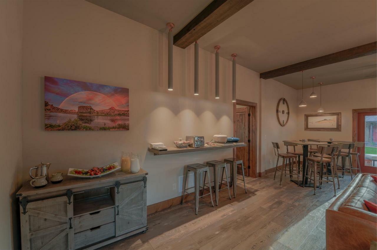 Golden Stone Inn West Yellowstone Extérieur photo