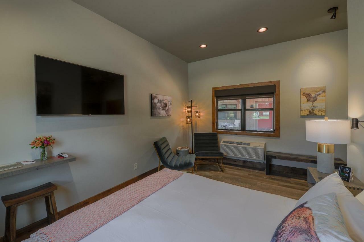 Golden Stone Inn West Yellowstone Extérieur photo