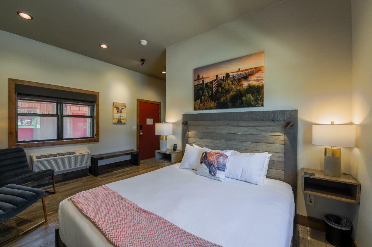 Golden Stone Inn West Yellowstone Extérieur photo