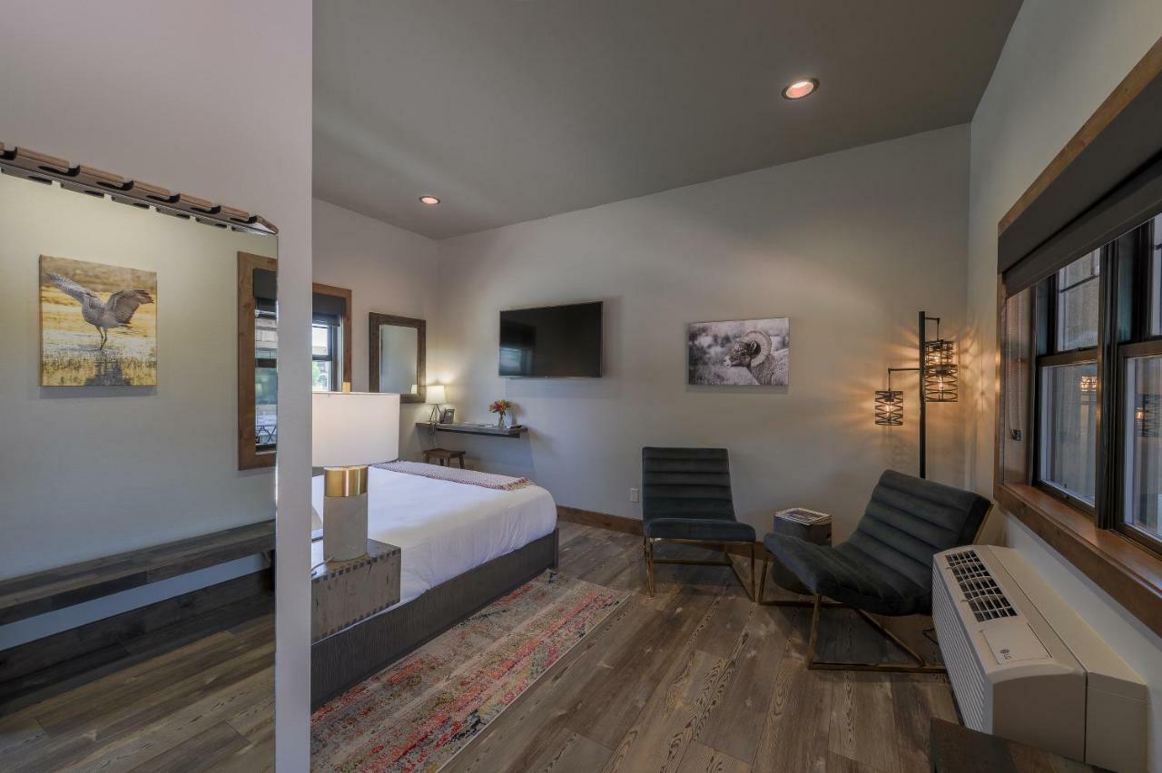 Golden Stone Inn West Yellowstone Extérieur photo